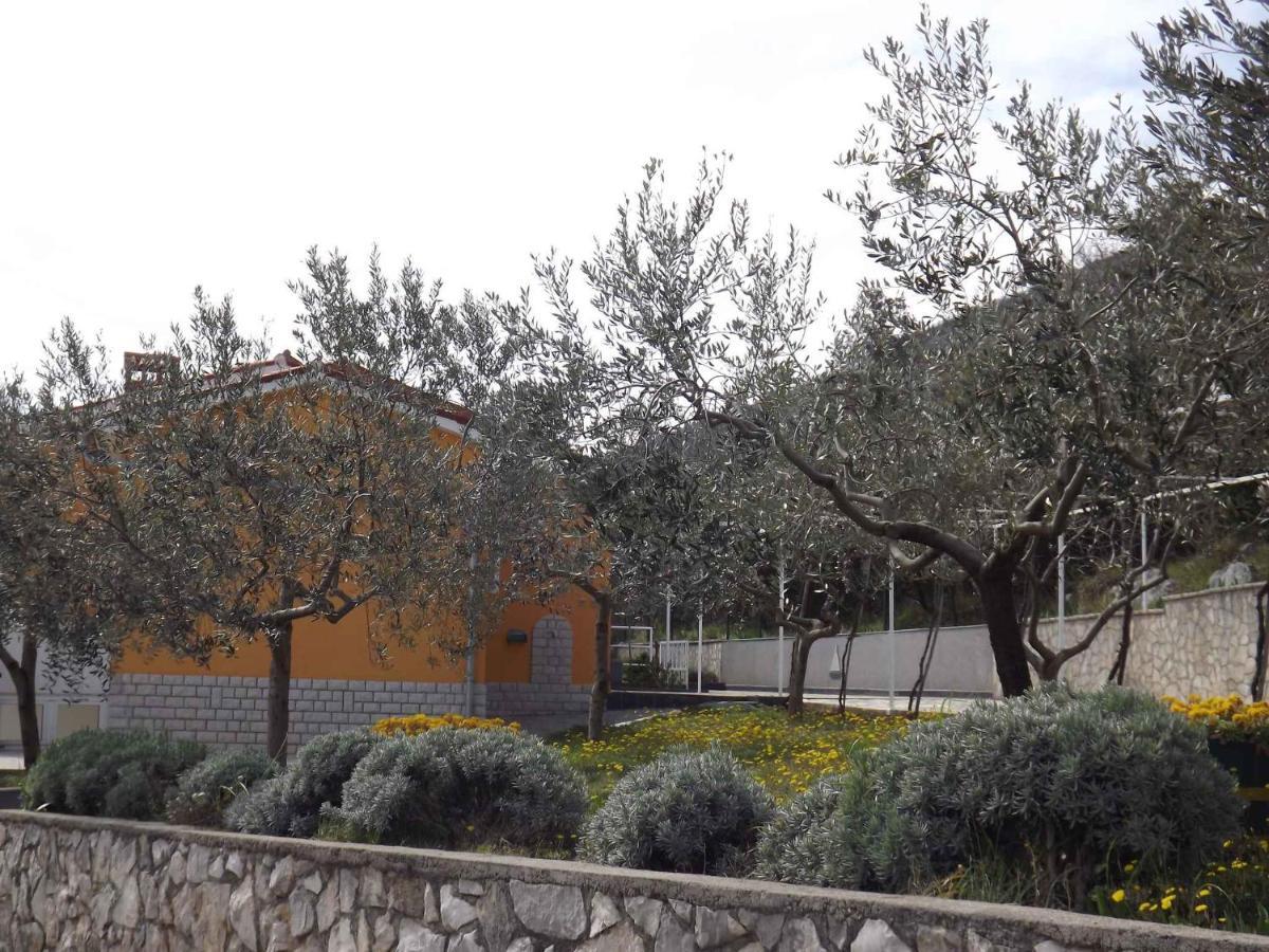 Apartments In Ravni/Istrien 30383 Εξωτερικό φωτογραφία